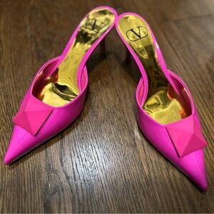 NEW VALENTINO Single Rockstud Hot Pink Slides. Size 36.5